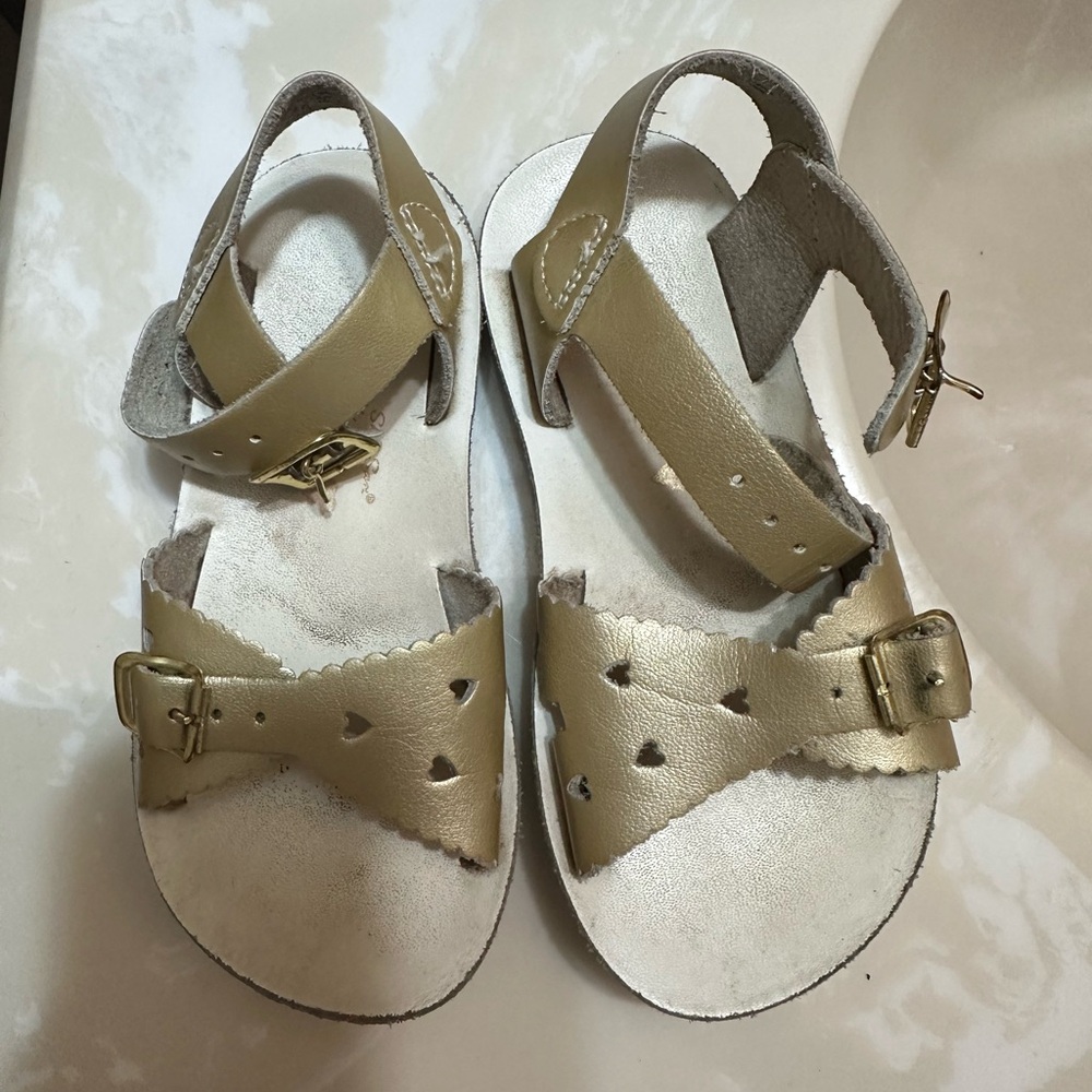 Girls' Gold Salt Water Sandals size 9 vguc